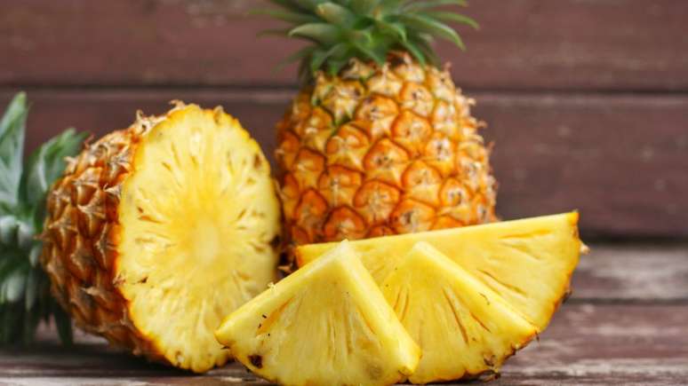 Abacaxi: 8 benefícios dessa fruta para a saúde