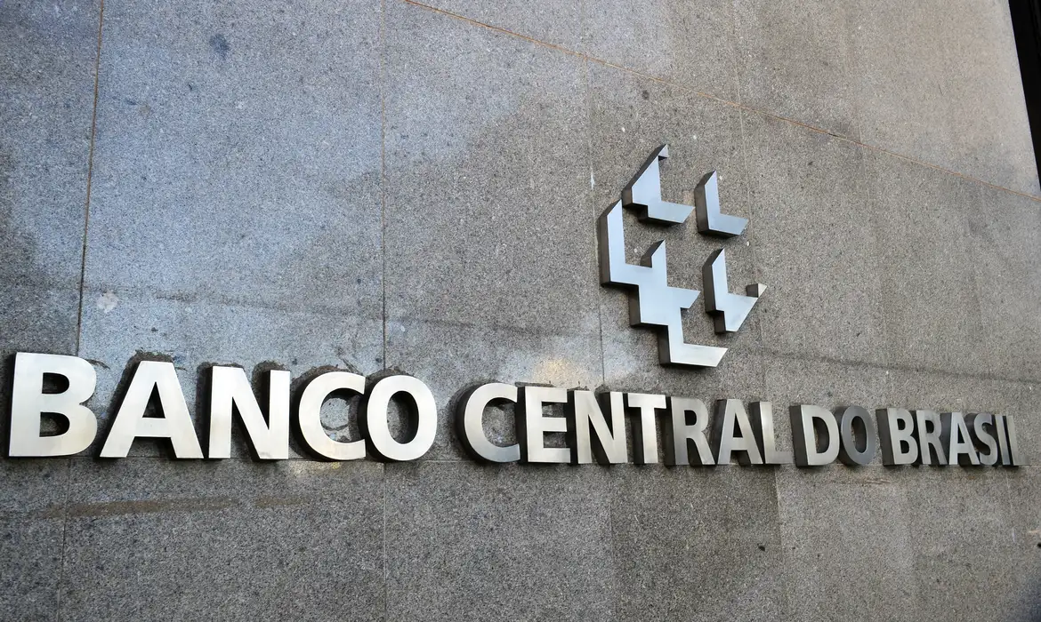 Bradesco fora do ar? Aplicativo apresenta instabilidade nesta sexta-feira (12) e a população que usa o banco prejudicada. E ai, Banco central?