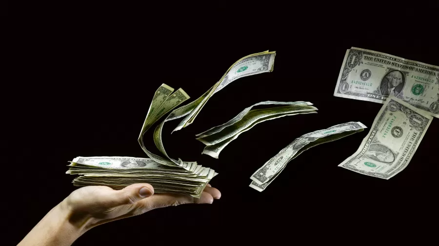 Banco Central injeta US$ 4,6 bilhões no mercado, mas dólar mantém alta