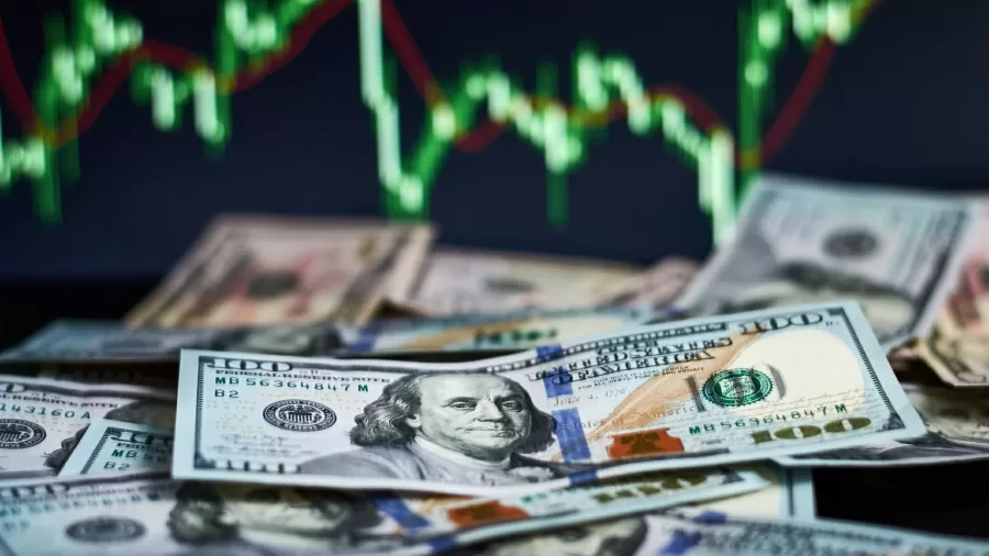 Dólar oscila pouco e é negociado pelo 2º dia seguido abaixo de R$ 6