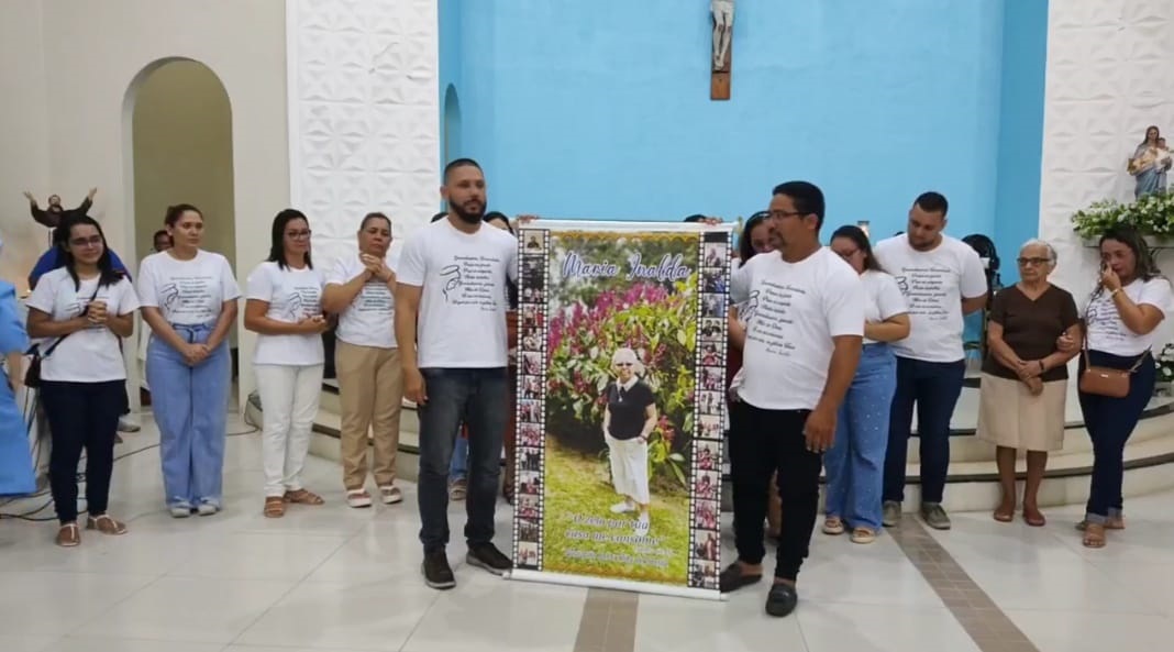 Homenagem a Secretária (Inalda) da Paroquia Santa Rita de Cassia de Paraipaba – Ceará