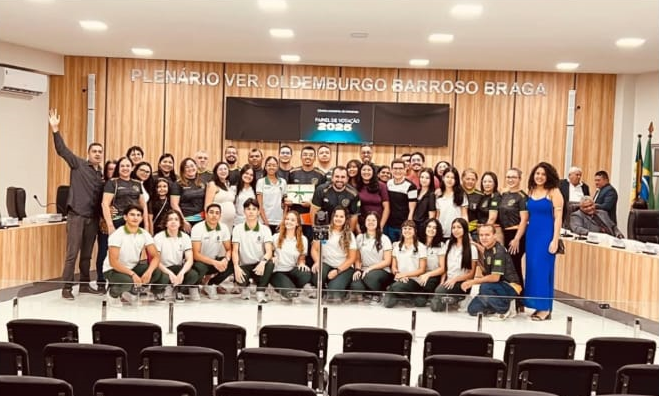 Escola Flávio Gomes Granjeiro homenageada Na Câmara Municipal de Paraipaba