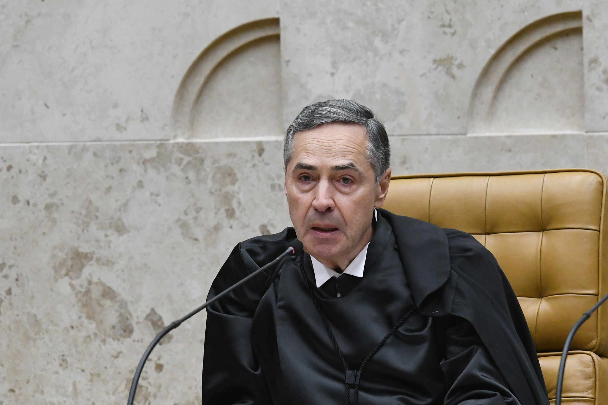 STF aprova benefício de R$ 10 mil para juízes auxiliares; Barroso nega aumento de gasto