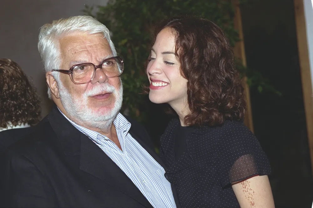 FAMOSOS:                                                                       Filha de Manoel Carlos, atriz Júlia Almeida explica afastamento da TV: ‘Revolta muito grande’