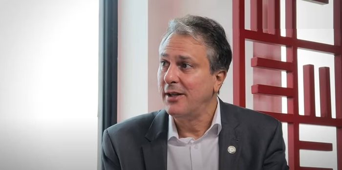 Estudantes de Universidade Federal cobram ministro de Lula por corte em educação