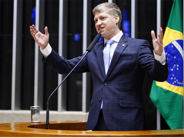 Últimas Noticias –                                                                                                                                          Jornalista da Globo reforça acusação de chantagem feita por Marcel contra o STF