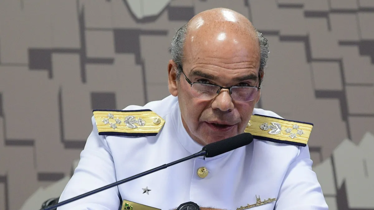 Comandante da Marinha diz que antecessor não orientou dificultar posse de Lula