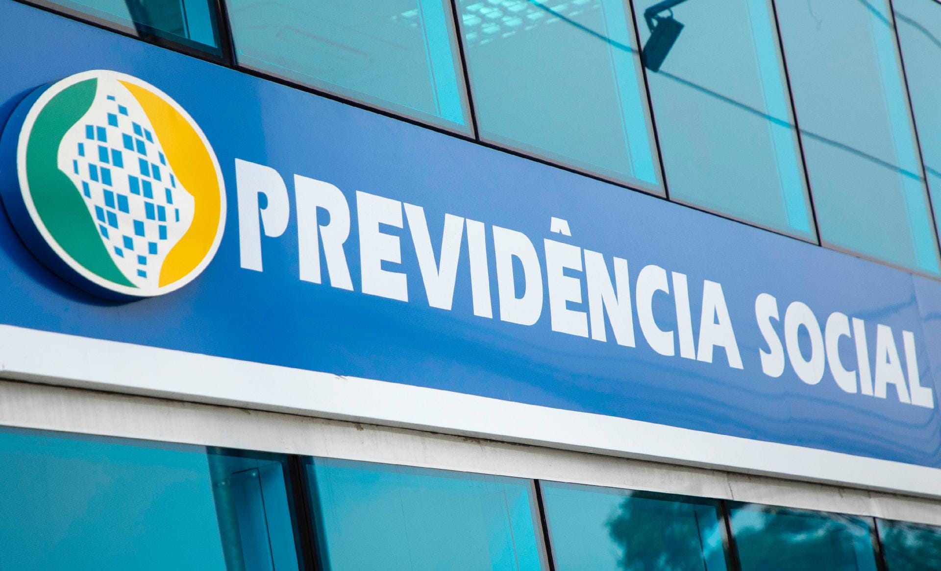 Justiça libera mais de R$ 960 milhões para aposentados e pensionistas do INSS