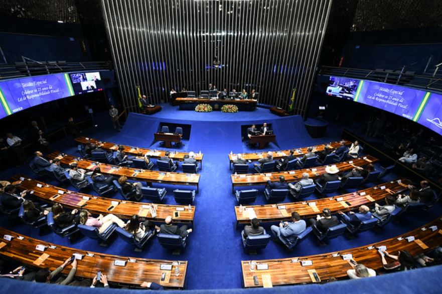 CCJ do Senado aprova fim da reeleição