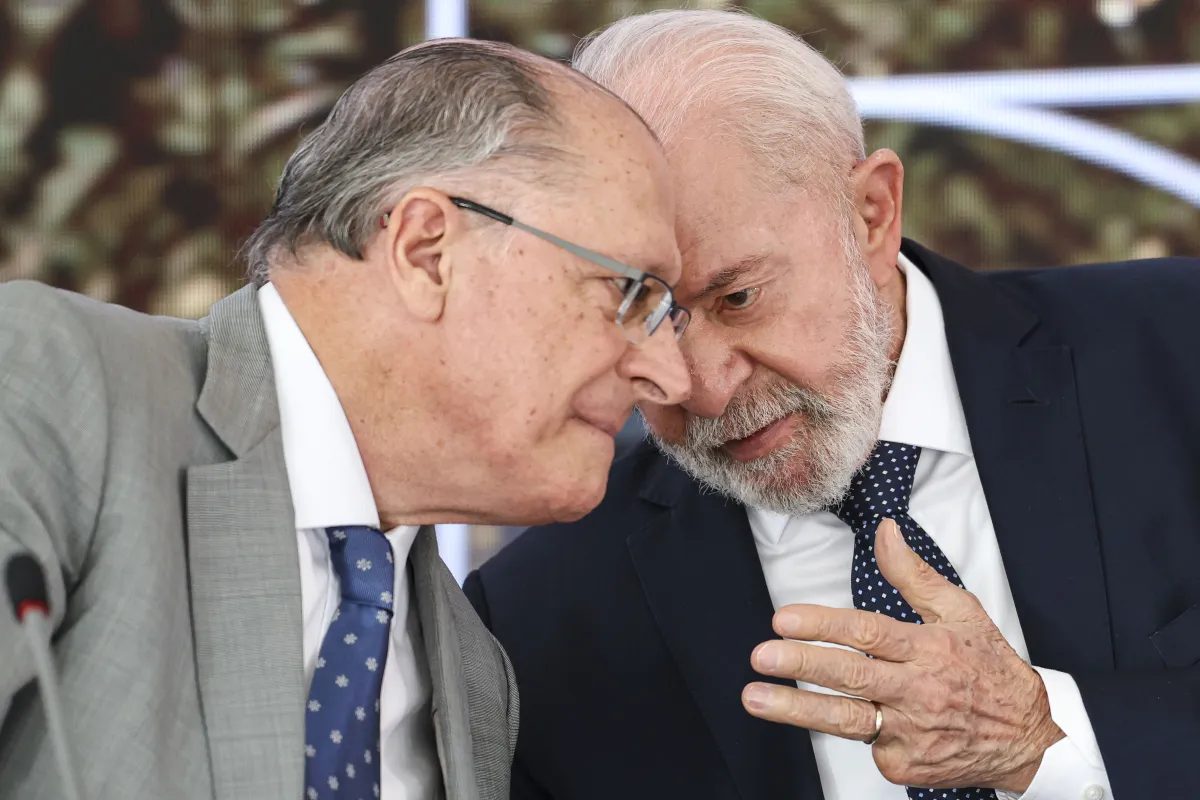 Gastos sobem quase o dobro do que a arrecadação no governo Lula e acendem alerta