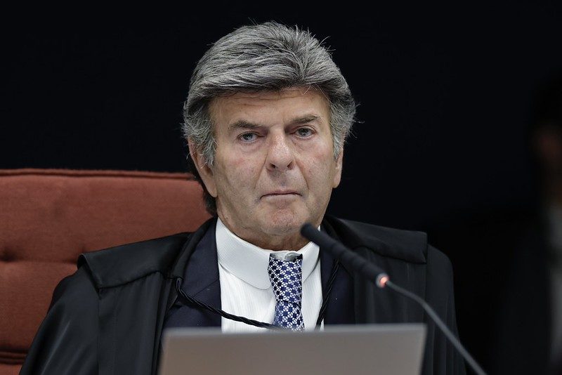 Fux vota contra tornozeleira imposta a Bolsonaro e critica medida