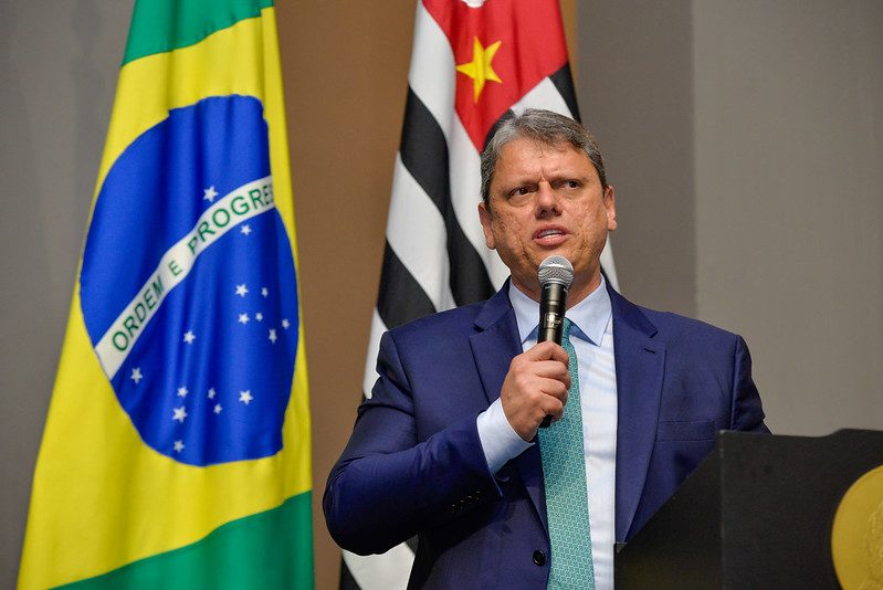Tarcísio detona Lula após tarifa dos EUA sobre o Brasil