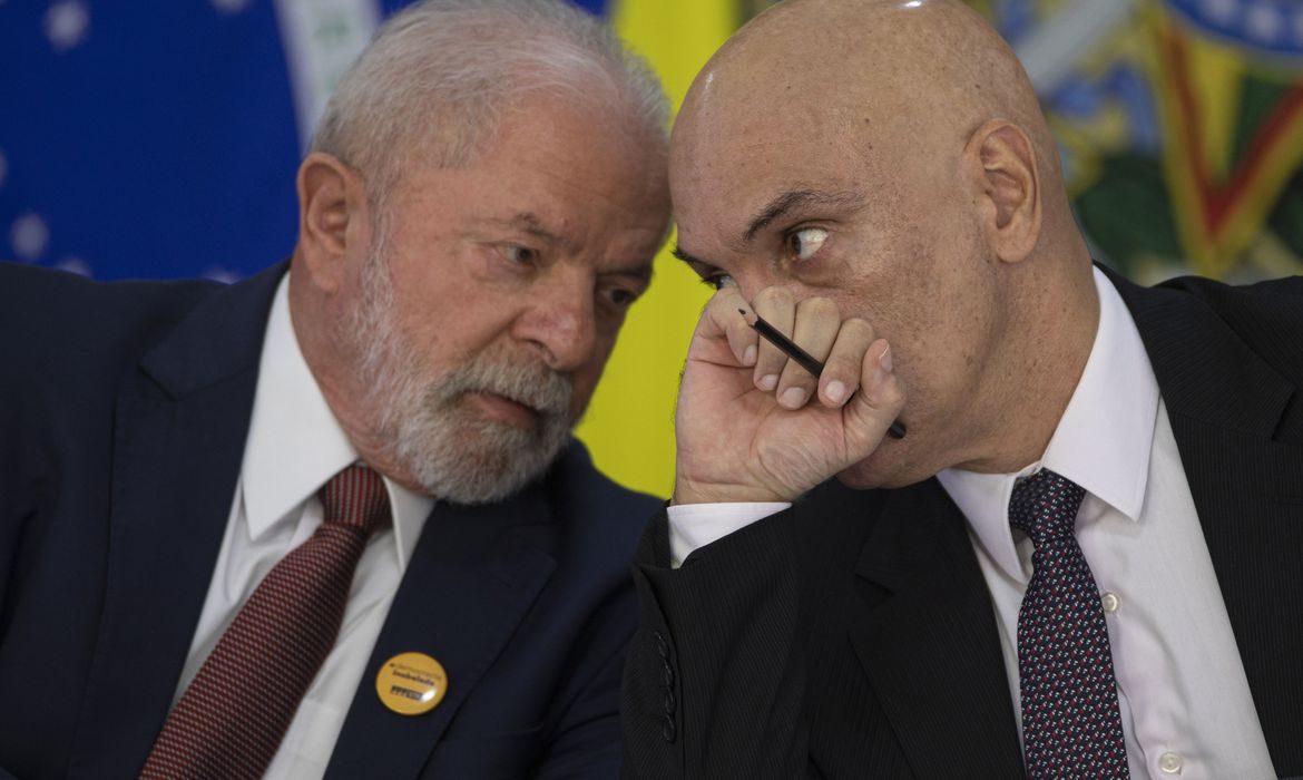 Moraes atende governo Lula e mantém alta do IOF