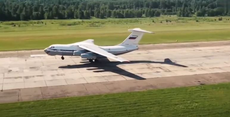 Avião russo sancionado pelos EUA pousa em Brasília vindo de Moscou