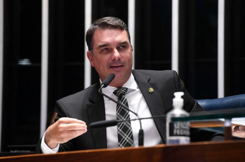Flávio chama Moraes de ‘pessoa asquerosa’