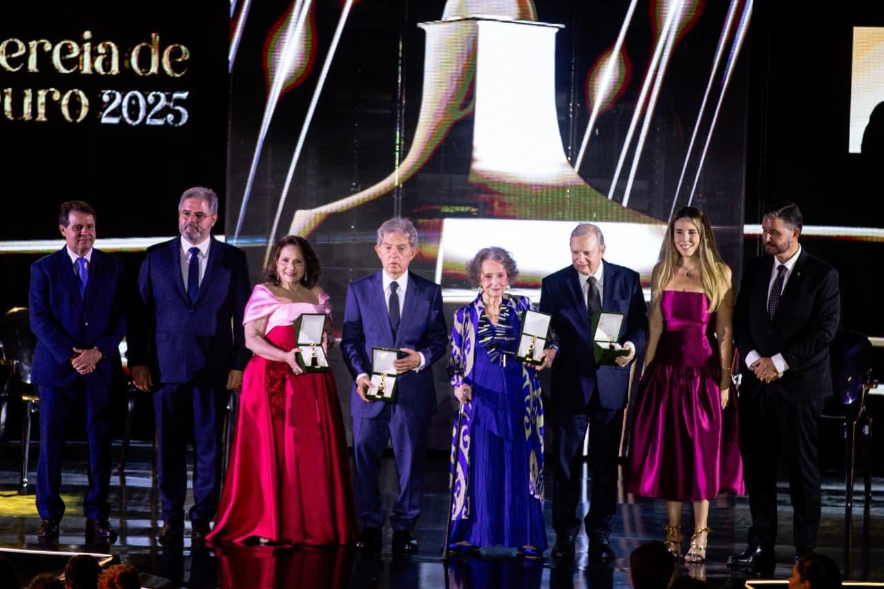 Aconteceu no Ideal Clube o Troféu Sereia de Ouro homenageando quatro personalidades cearenses