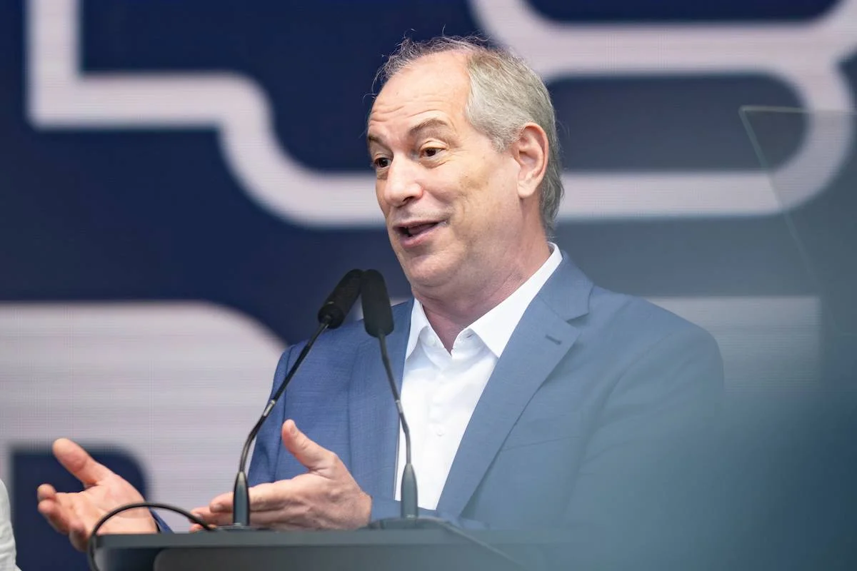Ciro Gomes oficializa filiação ao PSDB