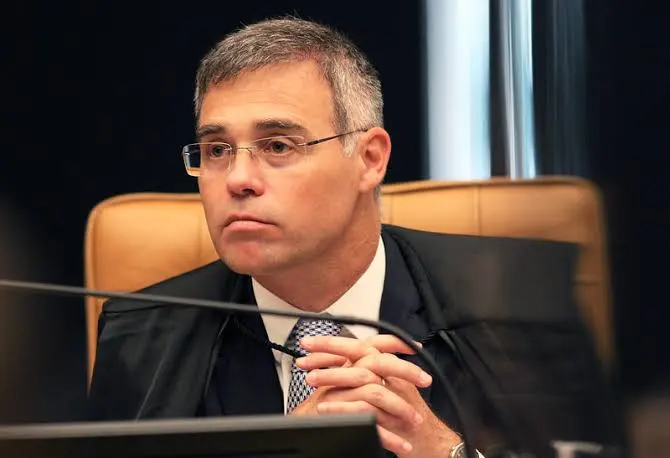Mendonça bloqueia R$ 389 milhões de sindicato ligado a irmão de Lula