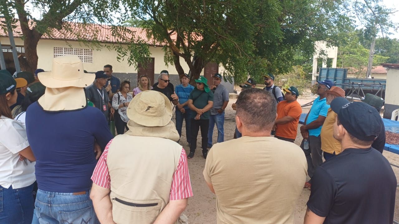 Sinrural e Senar junto com Secretaria de Agricultura de Paraipaba, Cultivar e Ematerce conhecendo o cultivo do Cacau em Acaraú-CE