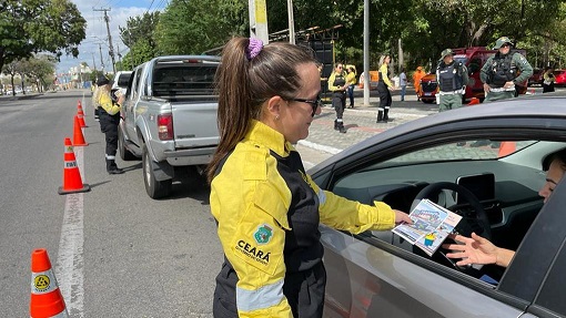 Alece recebe sindicatos e Detran em meio ao protesto contra fim da obrigatoriedade das autoescolas