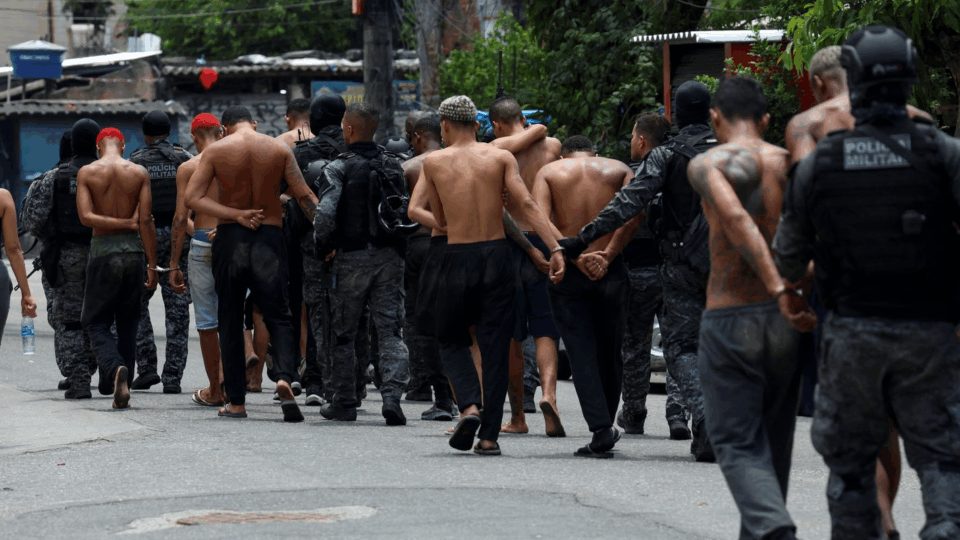 Pesquisa mostra que 64% dos moradores aprovam a megaoperação do Rio de Janeiro